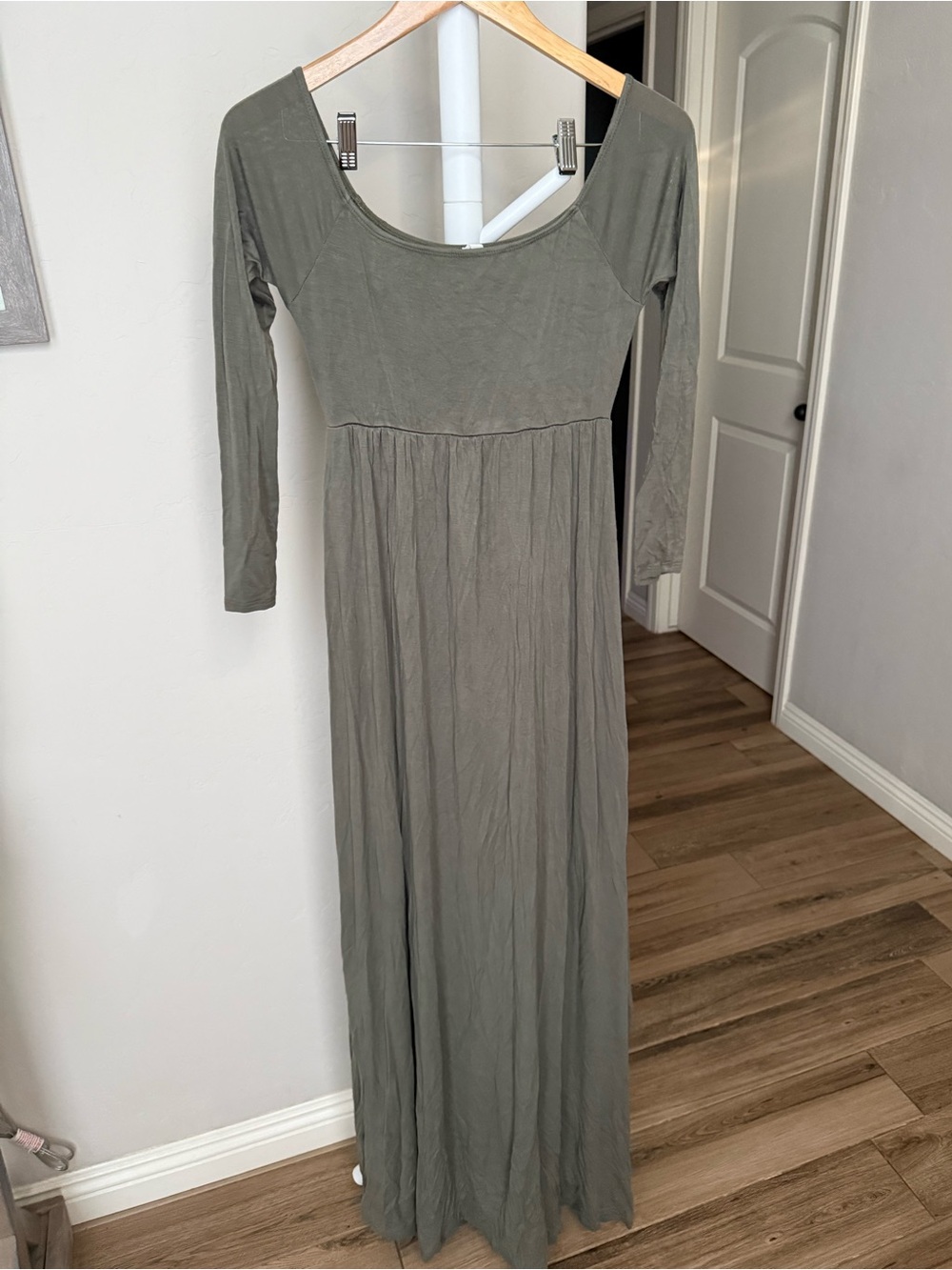 Pink Blush Maternity Green Off Shoulder Maxi Dress Medium